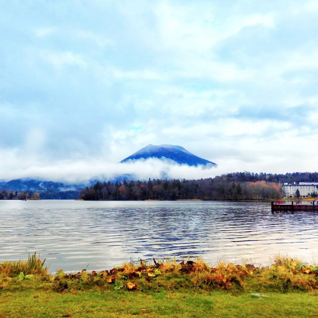 阿寒湖と阿寒岳