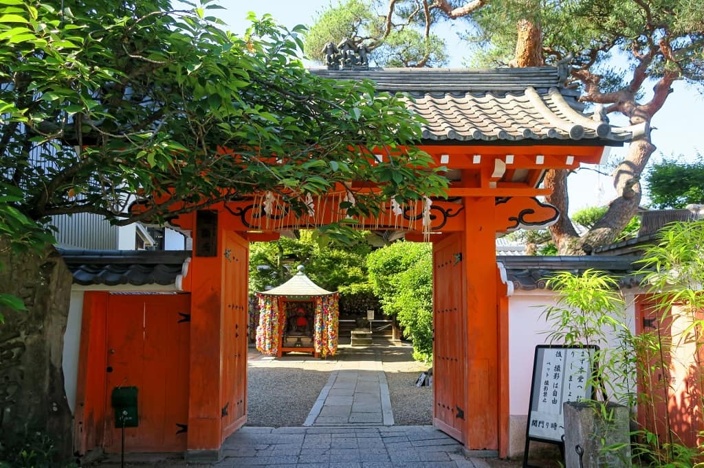 八坂庚申堂入り口