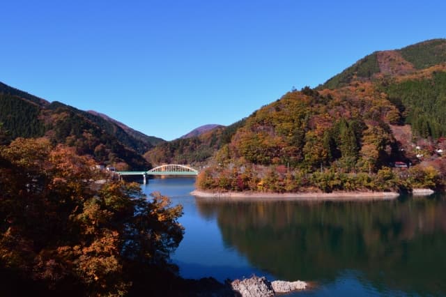 奥多摩湖の紅葉