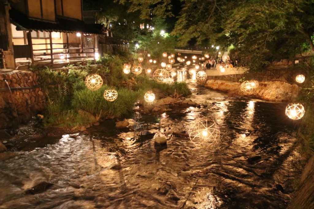 温泉街　インスタ映え