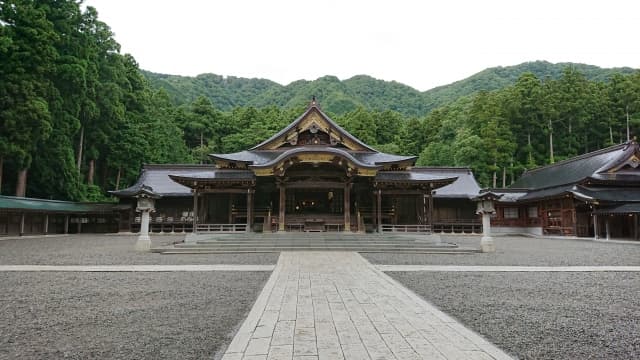 彌彦神社