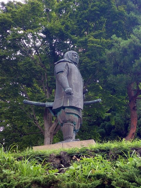春日山神社