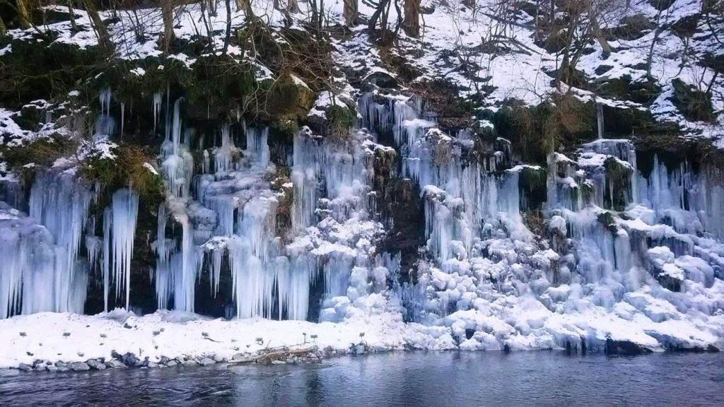 三十槌の氷柱