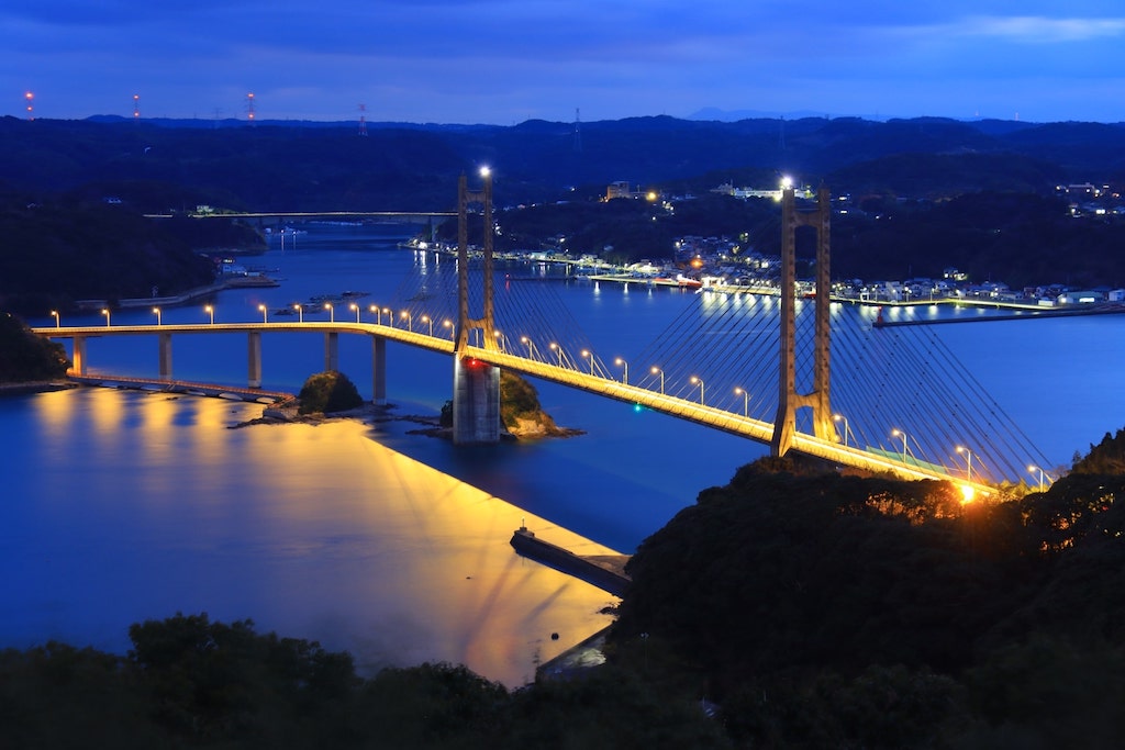 ライトアップされた呼子大橋