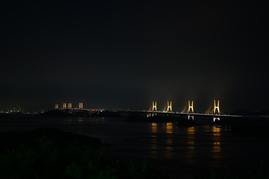 鷲羽山展望台から眺める瀬戸大橋