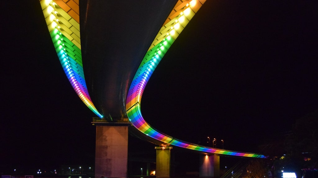 ライトアップされた牛深ハイヤ大橋