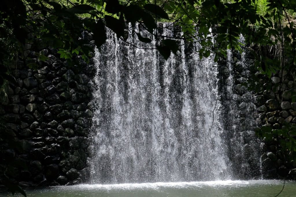 滝の水しぶき