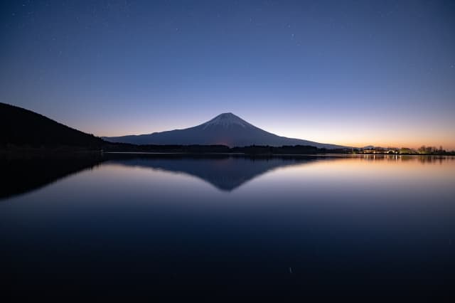 夜明けの富士山