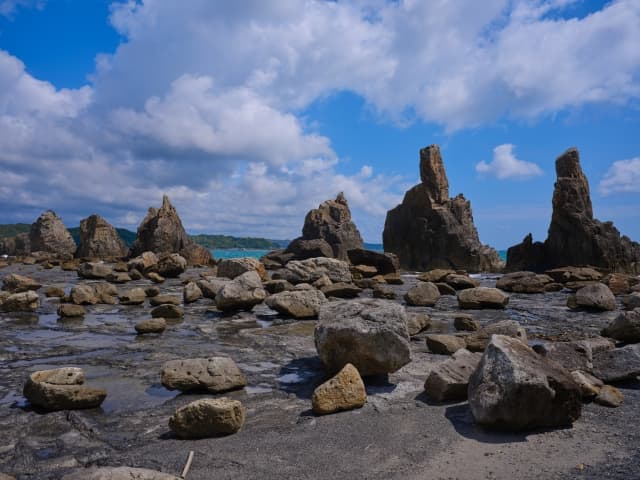 橋杭岩