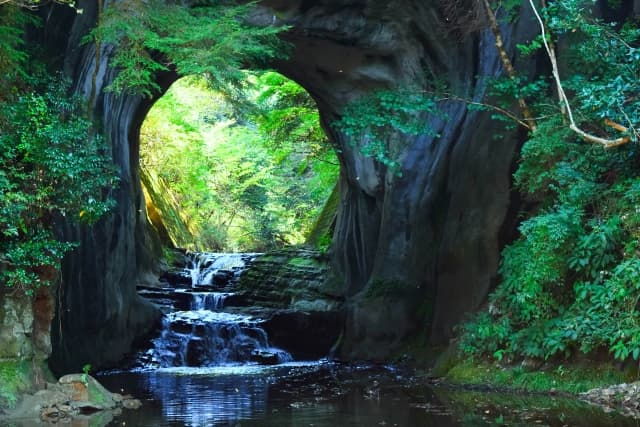濃溝の滝 / 亀岩の洞窟
