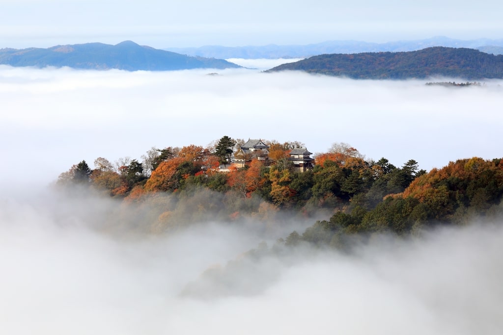 雲海と城