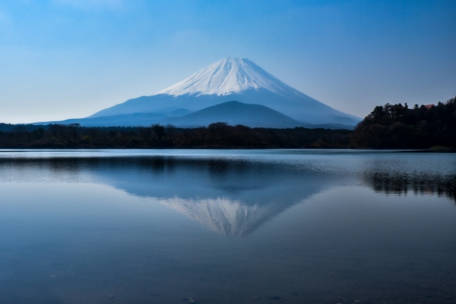 リフレクションする湖