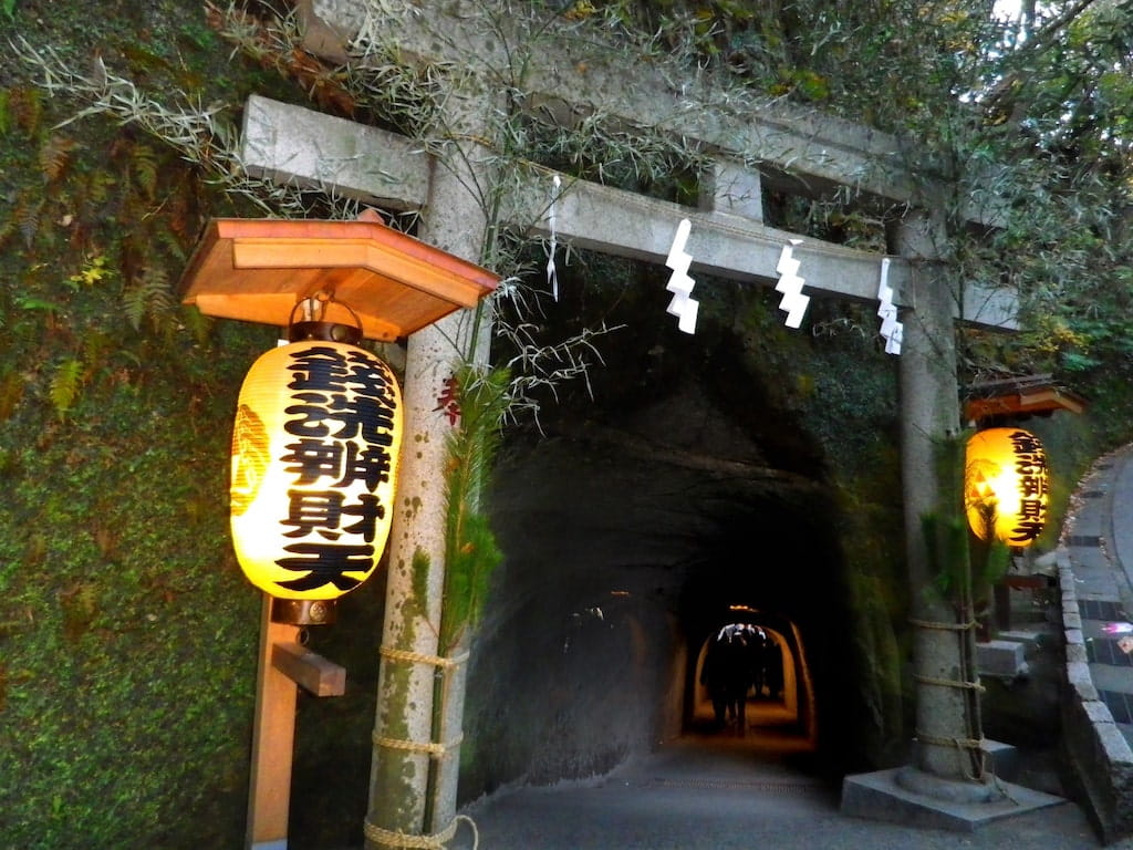 銭洗弁財天宇賀福神社