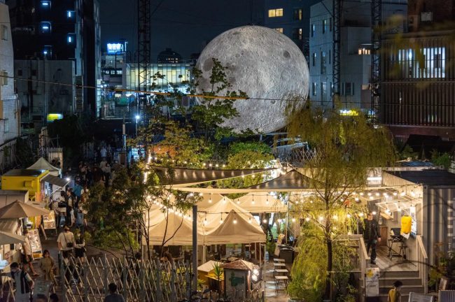 【東京都】昨年大好評の「月」「ウサギ」の巨大アートが今年も下北沢に！屋上からのお月見などパワーアップ！9月16日～10月1日「ムーンアートナイト下北沢2023」を開催