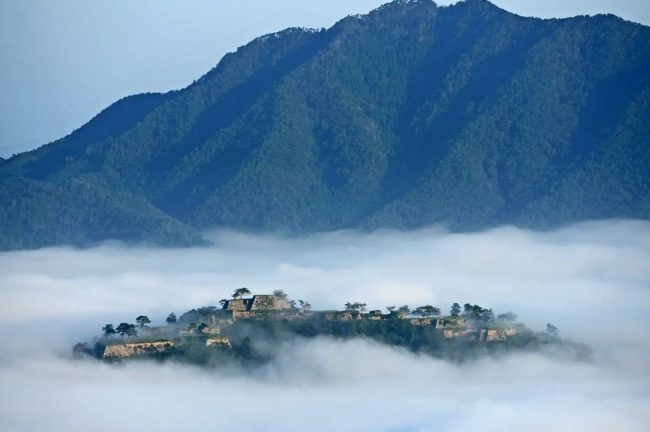 【兵庫県】竹田城 城下町 ホテル ENより、「天空の城」竹田城跡の雲海を望める「雲海登山セット」が販売開始